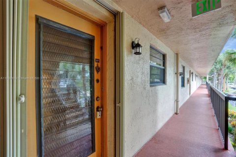 Condominio en venta en Tamarac, Florida, 2 dormitorios, 117.99 m2 № 1818099 - foto 16