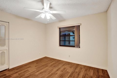Condominio en venta en Tamarac, Florida, 2 dormitorios, 117.99 m2 № 1818099 - foto 28