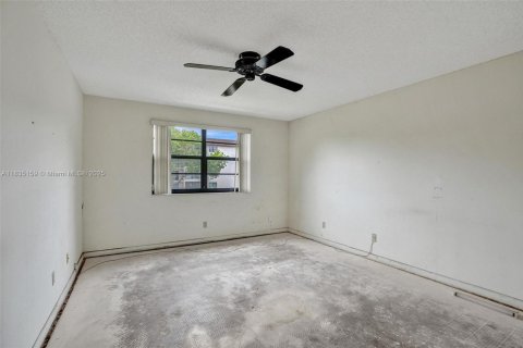 Condominio en venta en Tamarac, Florida, 2 dormitorios, 117.99 m2 № 1818099 - foto 30