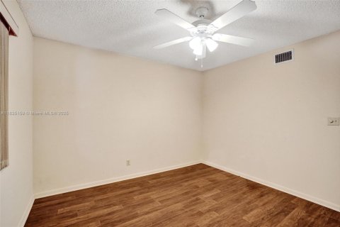Condominio en venta en Tamarac, Florida, 2 dormitorios, 117.99 m2 № 1818099 - foto 23