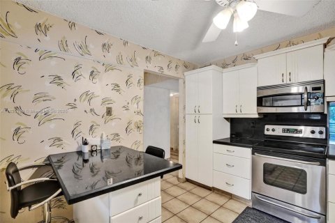 Condominio en venta en Tamarac, Florida, 2 dormitorios, 117.99 m2 № 1818099 - foto 5