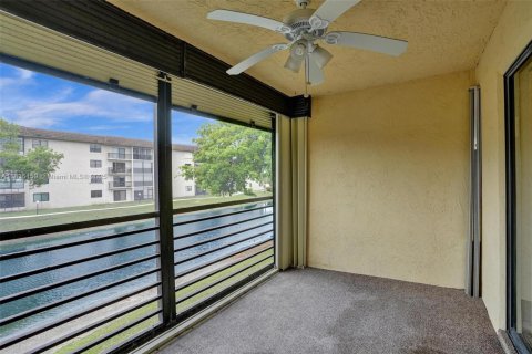 Condominio en venta en Tamarac, Florida, 2 dormitorios, 117.99 m2 № 1818099 - foto 18