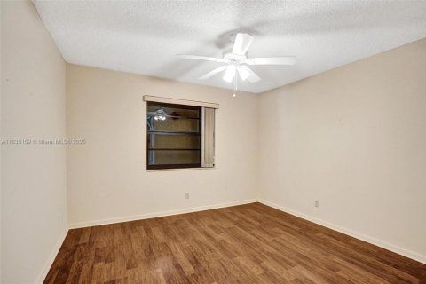 Condominio en venta en Tamarac, Florida, 2 dormitorios, 117.99 m2 № 1818099 - foto 22