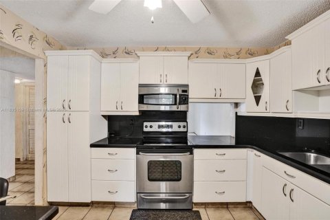 Condominio en venta en Tamarac, Florida, 2 dormitorios, 117.99 m2 № 1818099 - foto 3