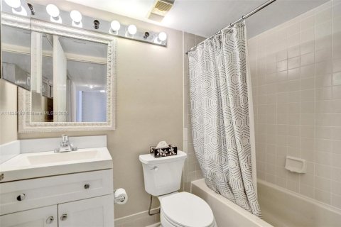 Condominio en venta en Tamarac, Florida, 2 dormitorios, 117.99 m2 № 1818099 - foto 29