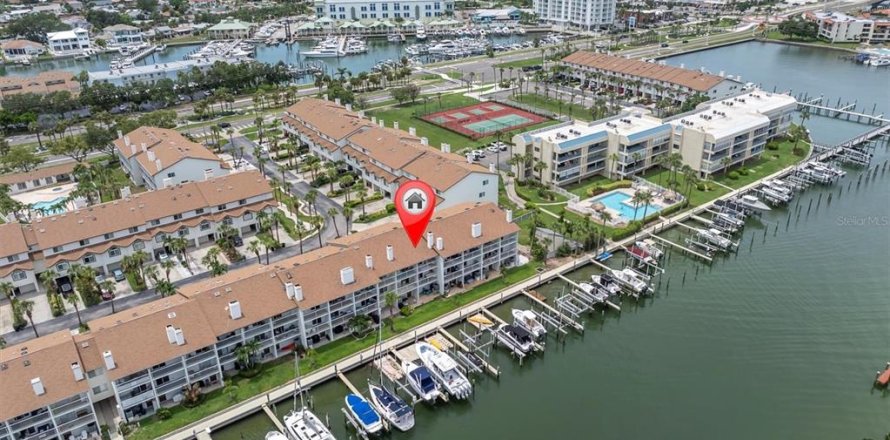 Adosado en Tierra Verde, Florida 3 dormitorios, 147.25 m2 № 1880460