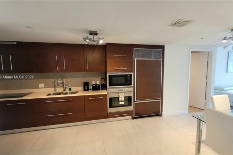 Condo in Miami, Florida, 1 bedroom  № 1486144 - photo 6