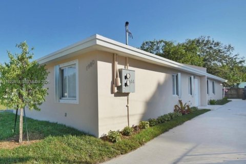 Villa ou maison à louer à Miami, Floride: 3 chambres, 183.11 m2 № 1976717 - photo 1