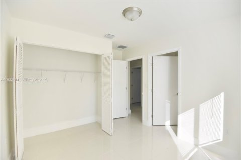 Villa ou maison à louer à Miami, Floride: 3 chambres, 183.11 m2 № 1976717 - photo 5