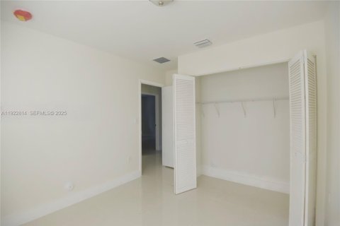 Villa ou maison à louer à Miami, Floride: 3 chambres, 183.11 m2 № 1976717 - photo 8