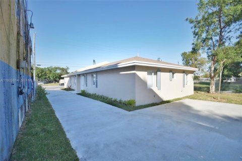 Villa ou maison à louer à Miami, Floride: 3 chambres, 183.11 m2 № 1976717 - photo 9