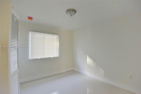 Villa ou maison à louer à Miami, Floride: 3 chambres, 183.11 m2 № 1976717 - photo 7