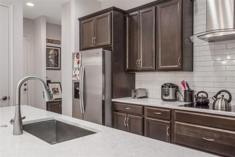 Casa en venta en Orlando, Florida, 5 dormitorios, 393.72 m2 № 1899209 - foto 17