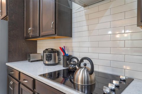 Casa en venta en Orlando, Florida, 5 dormitorios, 393.72 m2 № 1899209 - foto 19