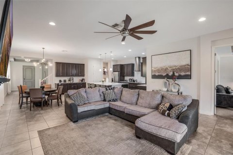 Casa en venta en Orlando, Florida, 5 dormitorios, 393.72 m2 № 1899209 - foto 13