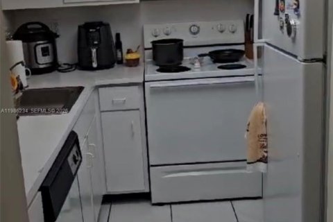 Кондоминиум с 2 спальнями в Майами, Флорида № 2048363