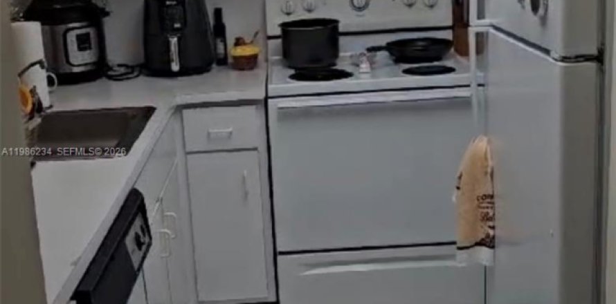 Кондоминиум с 2 спальнями в Майами, Флорида № 2048363