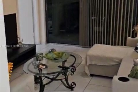 Купить кондоминиум в Майами, Флорида 2 спальни, 84.54м2, № 2048363 - фото 2