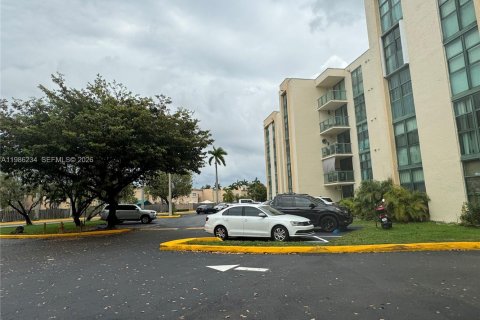 Купить кондоминиум в Майами, Флорида 2 спальни, 84.54м2, № 2048363 - фото 10