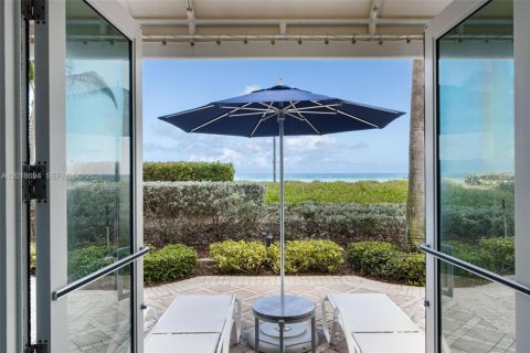 Studio à Condo à Sunny Isles Beach, Floride  № 2256596