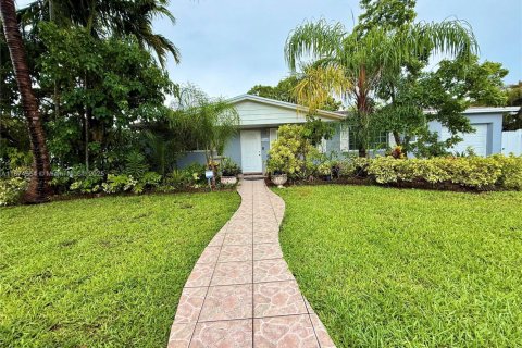 Купить виллу или дом в Майами, Флорида 1 комната, 164.62м2, № 1925838 - фото 1