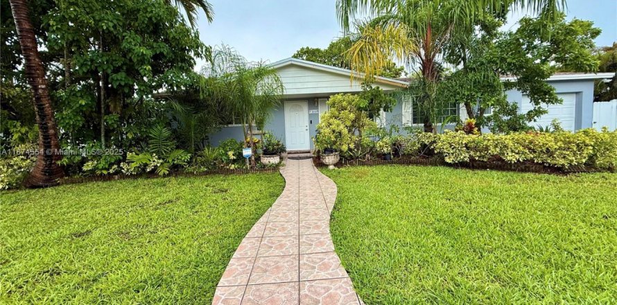 Дом в Майами, Флорида 1 комната, 164.62м2 № 1925838