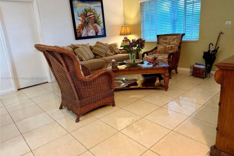 Купить виллу или дом в Майами, Флорида 1 комната, 164.62м2, № 1925838 - фото 3