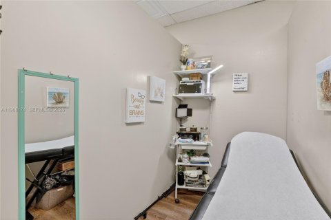 Propiedad comercial en venta en Miami, Florida № 2029327 - foto 7