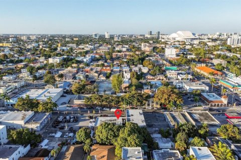 Propiedad comercial en venta en Miami, Florida № 2029327 - foto 15