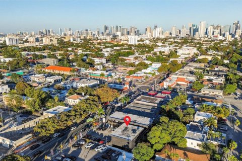 Propiedad comercial en venta en Miami, Florida № 2029327 - foto 14