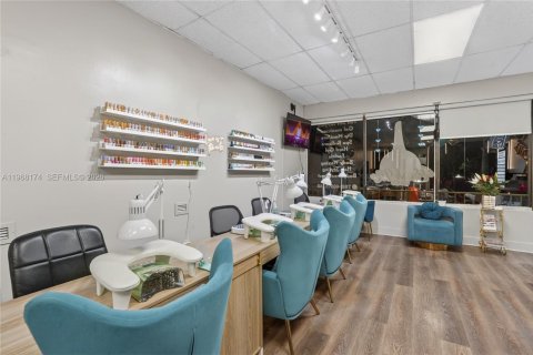Propiedad comercial en venta en Miami, Florida № 2029327 - foto 3