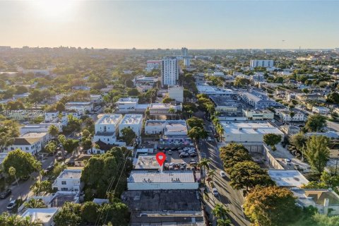 Propiedad comercial en venta en Miami, Florida № 2029327 - foto 16