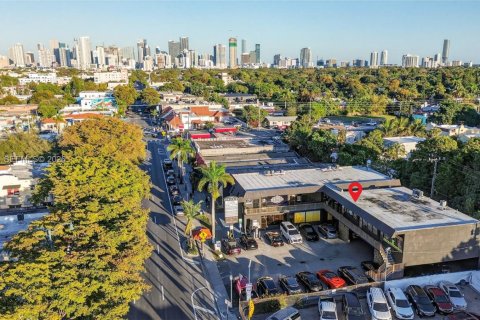 Propiedad comercial en venta en Miami, Florida № 2029327 - foto 17