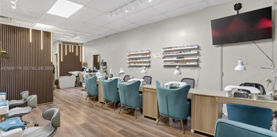 Propiedad comercial en Miami, Florida № 2029327