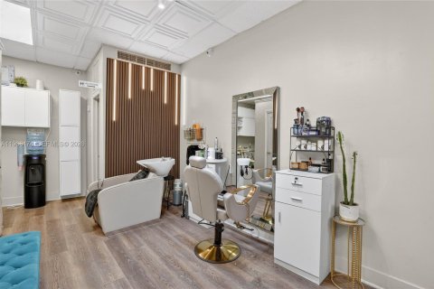 Propiedad comercial en venta en Miami, Florida № 2029327 - foto 5