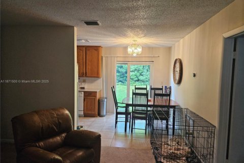 House in Homestead, Florida 4 bedrooms, 125.14 sq.m. № 2013591 - photo 7