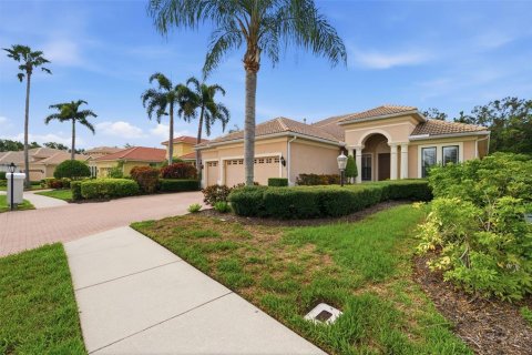 House in Bradenton, Florida 3 bedrooms, 296.08 sq.m. № 2220334 - photo 5