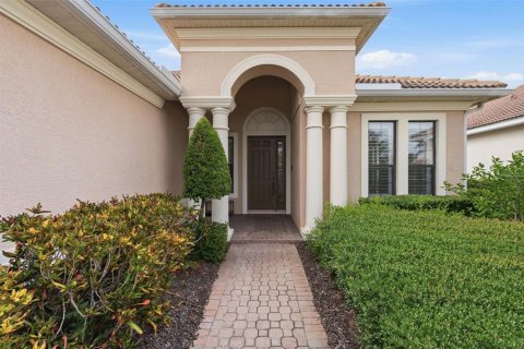 House in Bradenton, Florida 3 bedrooms, 296.08 sq.m. № 2220334 - photo 6