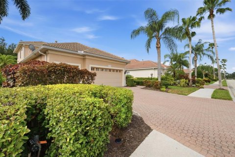 House in Bradenton, Florida 3 bedrooms, 296.08 sq.m. № 2220334 - photo 4