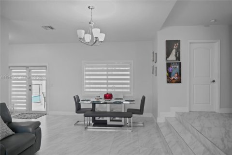 Villa ou maison à louer à Miami, Floride: 3 chambres, 130.81 m2 № 1999205 - photo 5