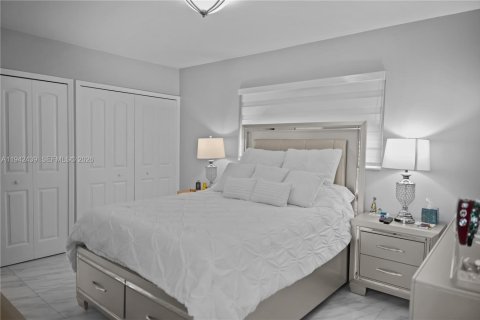 Villa ou maison à louer à Miami, Floride: 3 chambres, 130.81 m2 № 1999205 - photo 13