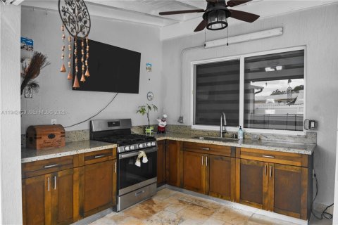 Villa ou maison à louer à Miami, Floride: 3 chambres, 130.81 m2 № 1999205 - photo 21