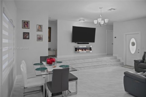 Villa ou maison à louer à Miami, Floride: 3 chambres, 130.81 m2 № 1999205 - photo 4