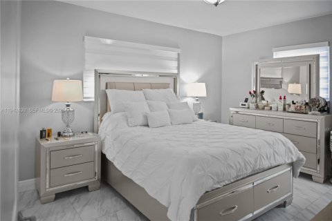 Villa ou maison à louer à Miami, Floride: 3 chambres, 130.81 m2 № 1999205 - photo 12