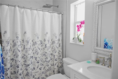 Villa ou maison à louer à Miami, Floride: 3 chambres, 130.81 m2 № 1999205 - photo 17