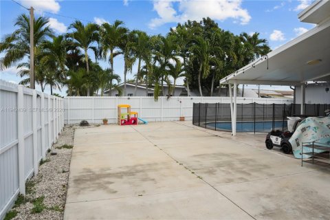 Villa ou maison à louer à Miami, Floride: 3 chambres, 130.81 m2 № 1999205 - photo 20
