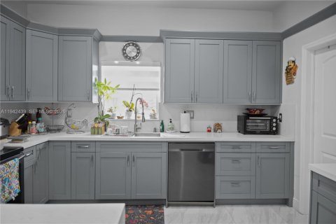 Villa ou maison à louer à Miami, Floride: 3 chambres, 130.81 m2 № 1999205 - photo 10