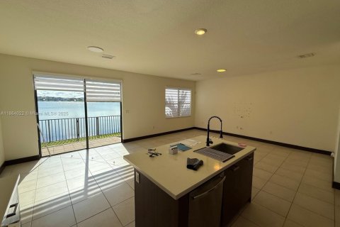 Casa en alquiler en Miami Lakes, Florida, 4 dormitorios, 177.26 m2 № 1928384 - foto 8