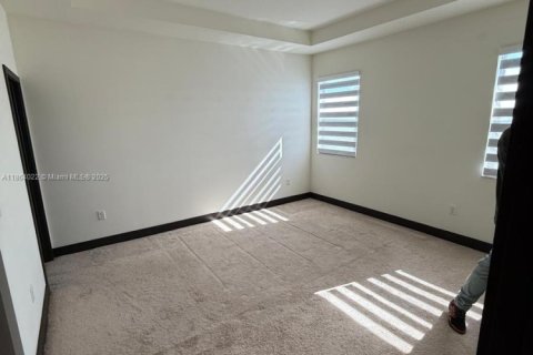 Casa en alquiler en Miami Lakes, Florida, 4 dormitorios, 177.26 m2 № 1928384 - foto 28