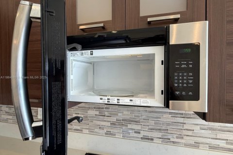 Casa en alquiler en Miami Lakes, Florida, 4 dormitorios, 177.26 m2 № 1928384 - foto 12